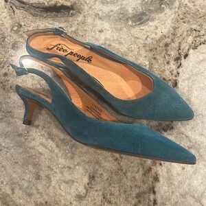 Free People size 38 (size 7.5 US) dusty teal suede kitten heel sling backs